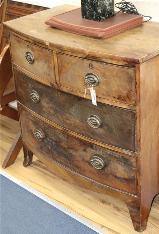 A Regency bowfront chest of drawers W.89cm